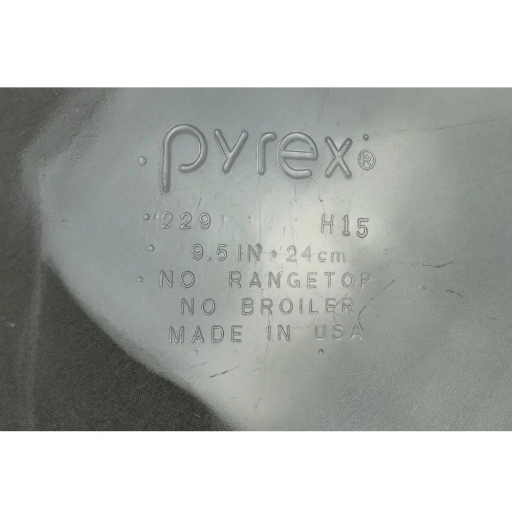 Vintage Pyrex #229 H15 9.5